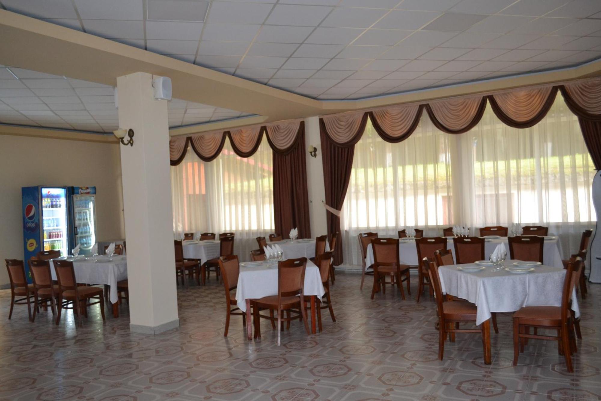 Motel Cristina Bicaz Bagian luar foto