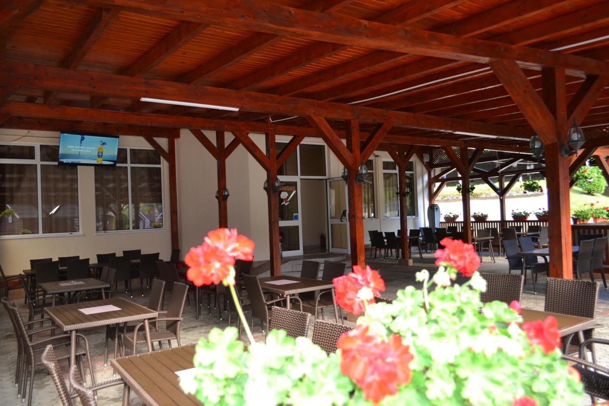 Motel Cristina Bicaz Bagian luar foto